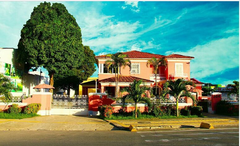 Fachada da Faculdade SEUNE em Maceió, Alagoas